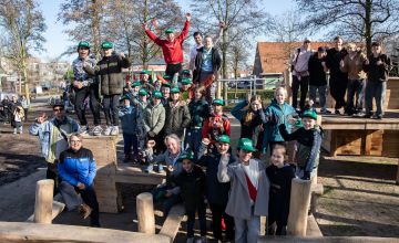 Nieuwe freerunbaan en calisthenics in Korte Akkeren feestelijk geopend